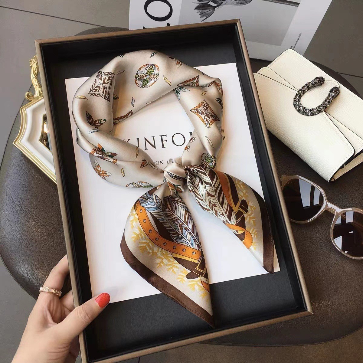 Luxury Fashion Print 70*70cm S - Ribbon Wired Satin のレビューと価格