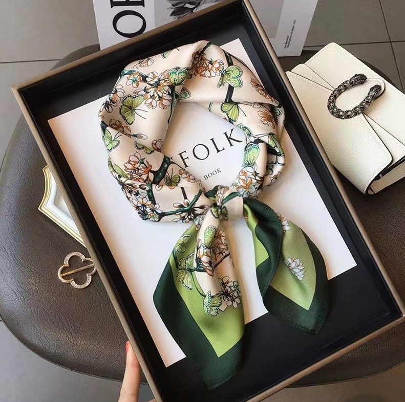 Luxury Fashion Print 70*70cm S - Ribbon Wired Satin のレビューと価格