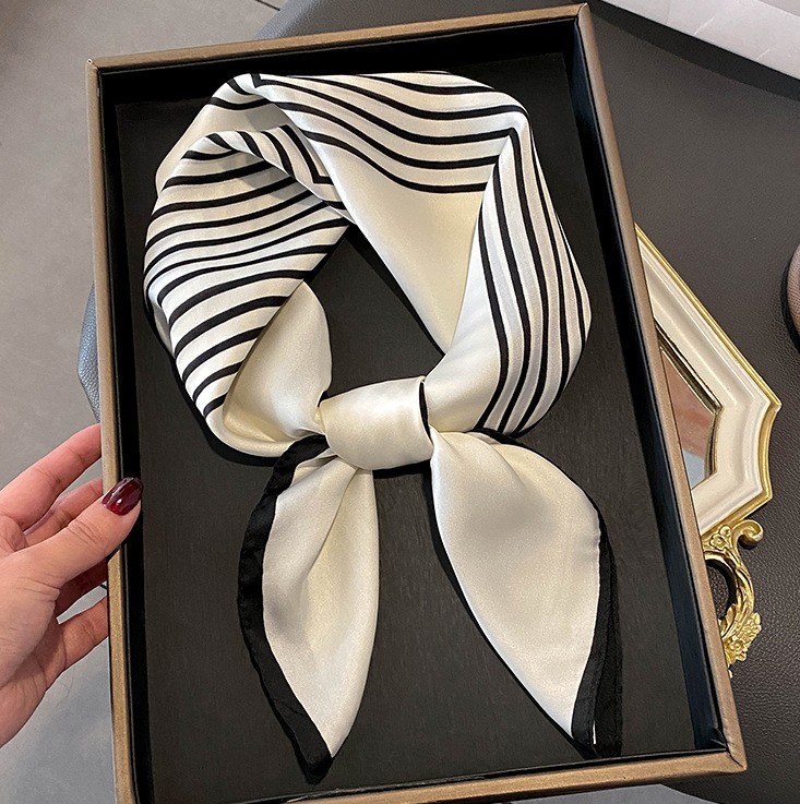 Luxury Fashion Print 70*70cm S - Ribbon Wired Satin のレビューと価格